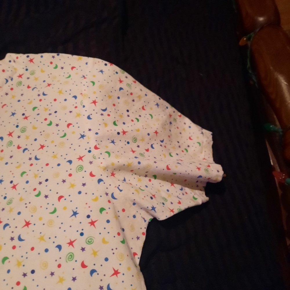 Two scrub tops - Picture 7 of 9